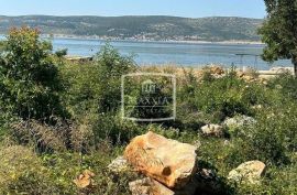 Seline - građevinski teren 1617 m2, PRVI RED DO MORA! 449000€, Starigrad, Zemljište