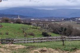 ISTRA, PIĆAN - Građevinsko i poljoprivredno zemljište u cjelini, pogled na prirodu, Pićan, Arazi