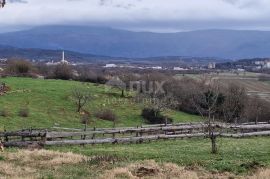 ISTRA, PIĆAN - Građevinsko i poljoprivredno zemljište u cjelini, pogled na prirodu, Pićan, أرض