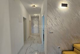 ISTRA,VINKURAN-stan u prizemlju sa bazenom na 250 m od plaže!, Medulin, Appartment