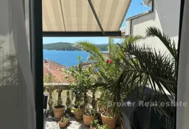 Apartman sa velikom terasom, na prodaju, Šibenik, Appartement