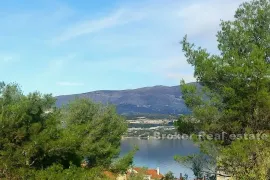 Građevinsko zemljište sa pogledom na more, Trogir, أرض