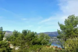 Građevinsko zemljište sa pogledom na more, Trogir, أرض