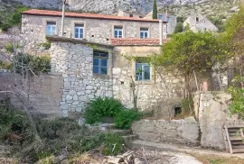 Tri kamene kuće za prodaju, Hvar, House