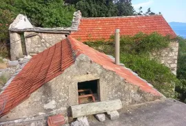 Tri kamene kuće za prodaju, Hvar, House