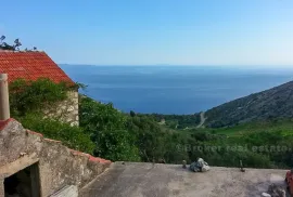 Tri kamene kuće za prodaju, Hvar, House