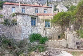 Tri kamene kuće za prodaju, Hvar, House