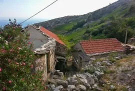 Tri kamene kuće za prodaju, Hvar, House