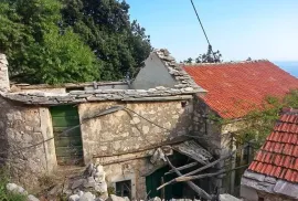 Tri kamene kuće za prodaju, Hvar, House