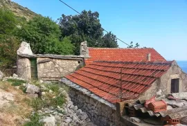 Tri kamene kuće za prodaju, Hvar, House