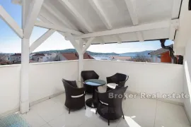 Apartmanska kuća s pogledom na more, Rogoznica, Casa