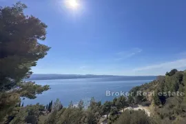 Prostrano građevno zemljište s pogledom na more, Omiš, Земля