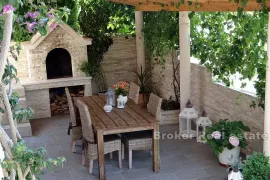 Apartmanska kuća s pogledom na more, Hvar, Kuća