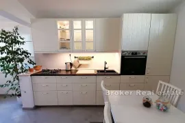 Apartmanska kuća s pogledom na more, Hvar, Kuća