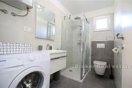 Apartmanska kuća prvi red do mora, Rogoznica, Дом