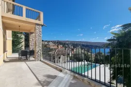 Renovirana vila s pogledom na more, Opatija, بيت