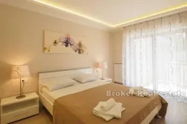 Šarmantna apartmanska kuća, Crikvenica, Дом