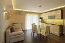 Šarmantna apartmanska kuća, Crikvenica, Дом