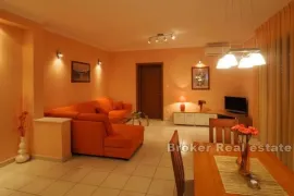 Šarmantna apartmanska kuća, Crikvenica, Дом