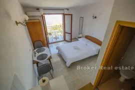 Apartmanska kuća s otvorenim pogledom na more, Omiš, Maison