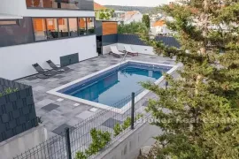 Moderan apartman s bazenom, Trogir, Διαμέρισμα