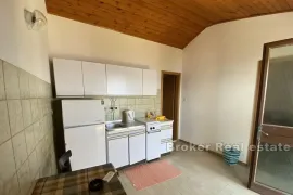 Apartmanska kuća s otvorenim pogledom na more, Omiš, Σπίτι