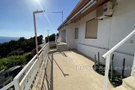 Apartmanska kuća s otvorenim pogledom na more, Omiš, Σπίτι