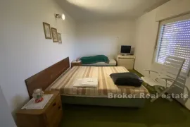 Apartmanska kuća s otvorenim pogledom na more, Omiš, Σπίτι