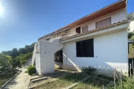 Apartmanska kuća s otvorenim pogledom na more, Omiš, Σπίτι