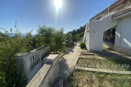 Apartmanska kuća s otvorenim pogledom na more, Omiš, Σπίτι