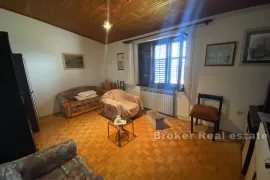 Apartmanska kuća s otvorenim pogledom na more, Omiš, Σπίτι