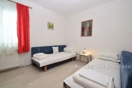 Apartmanska kuća, prvi red do mora, Šibenik, Дом