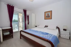 Apartmanska kuća, prvi red do mora, Šibenik, Дом