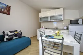 Apartmanska kuća, prvi red do mora, Šibenik, Дом