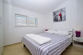 Apartmanska kuća, prvi red do mora, Šibenik, Дом