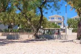 Apartmanska kuća, prvi red do mora, Šibenik, Дом