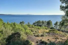 Građevinsko zemljište u drugome redu do mora, Hvar, Land