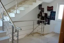 Kuća s 5 apartmana, na prodaju, Trogir, Maison