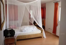 Kuća s 5 apartmana, na prodaju, Trogir, Maison