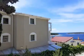 Apartmanska vila s pogledom na more, Primošten, Дом