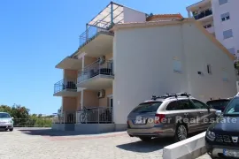 Apartmanska kuća s pogledom na more, Trogir, Дом