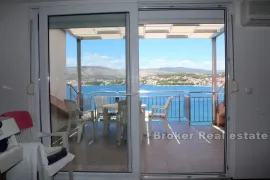 Apartmanska kuća s pogledom na more, Trogir, Дом