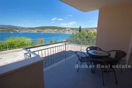 Apartmanska kuća s pogledom na more, Trogir, Дом