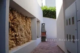 Apartmanska kuća s pogledom na more, Trogir, Дом