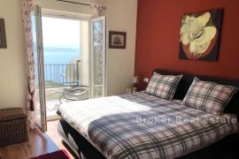 Novouređeni apartman s pogledom na more, Omiš, Daire