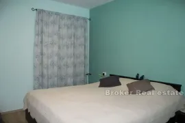 Novouređeni apartman s pogledom na more, Omiš, Daire