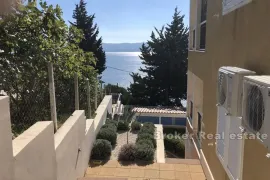 Novouređeni apartman s pogledom na more, Omiš, Daire