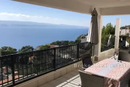 Novouređeni apartman s pogledom na more, Omiš, Daire