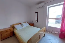 Apartmanska kuća s pogledom na more, Rogoznica, Ev