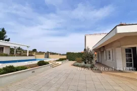 Mediteranska vila s bazenom i pogledom na more, Lanišće, Σπίτι